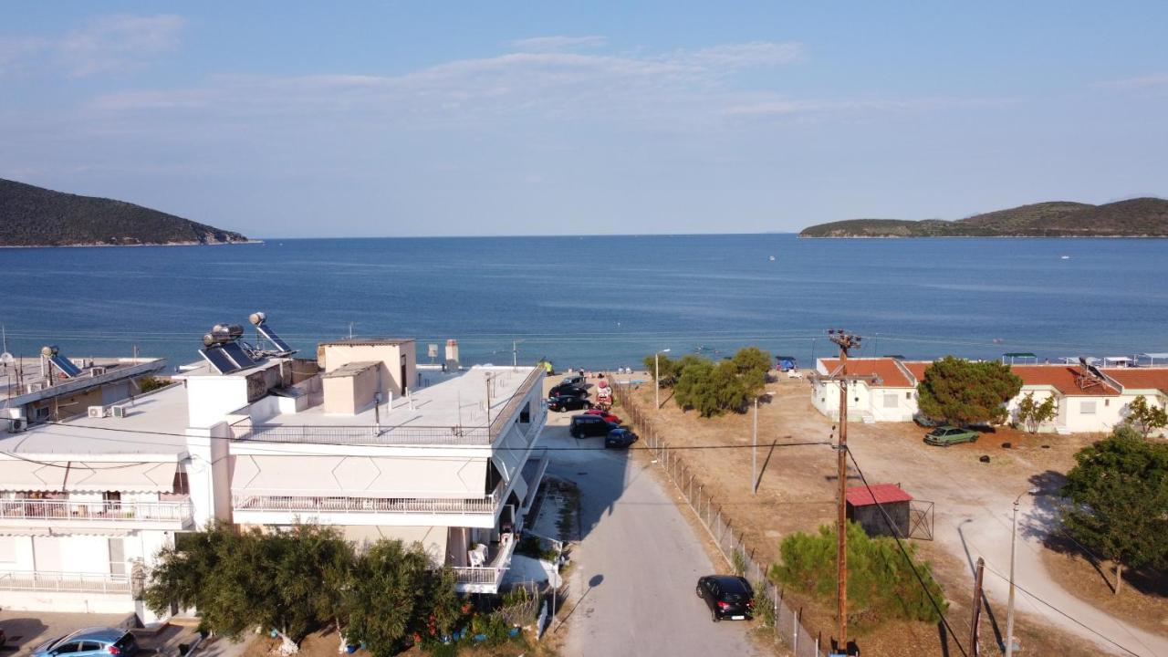 Isalos Suites Néa Péramos Esterno foto