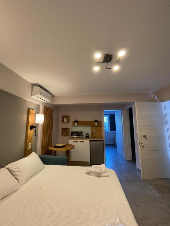 Isalos Suites Néa Péramos Esterno foto