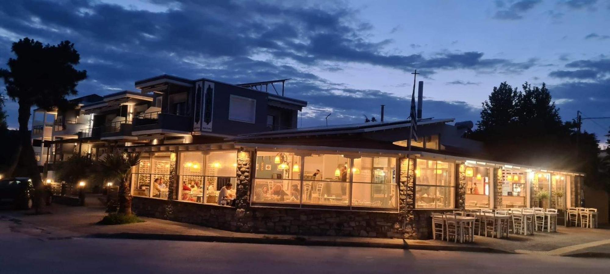 Isalos Suites Néa Péramos Esterno foto