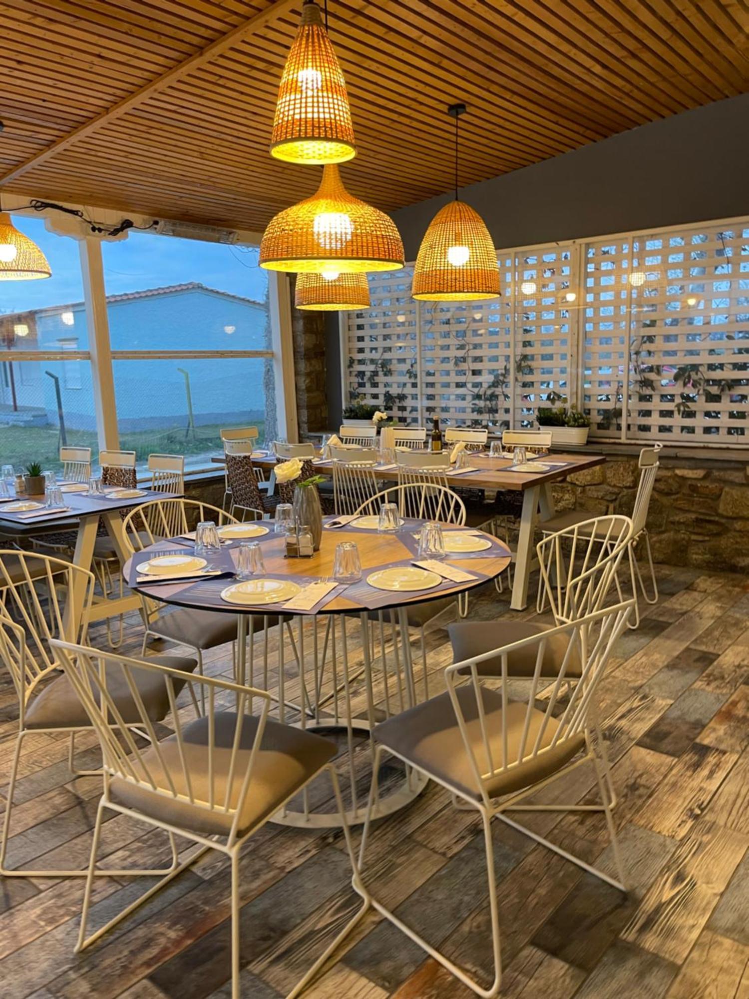 Isalos Suites Néa Péramos Esterno foto