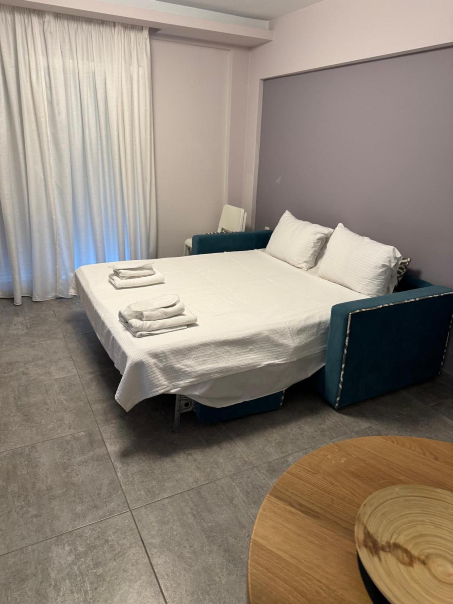 Isalos Suites Néa Péramos Esterno foto