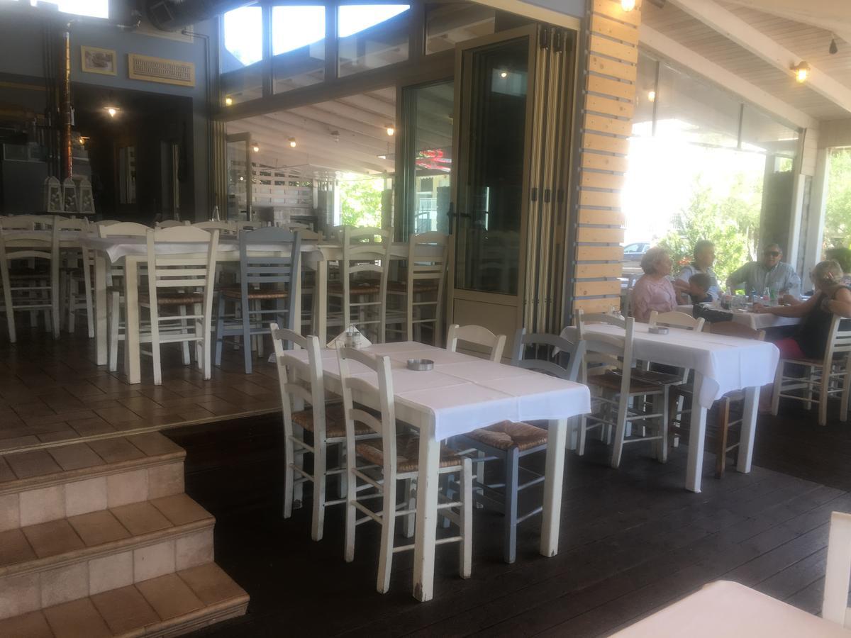 Isalos Suites Néa Péramos Esterno foto
