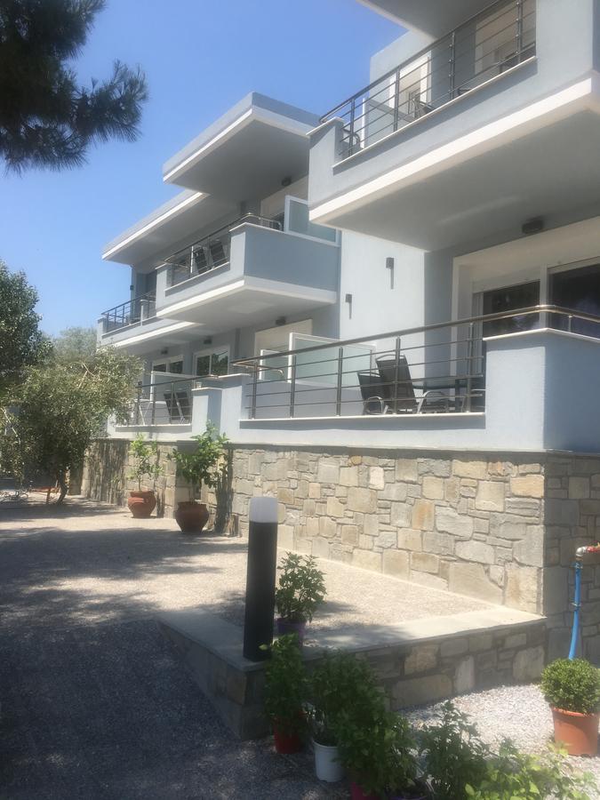 Isalos Suites Néa Péramos Esterno foto