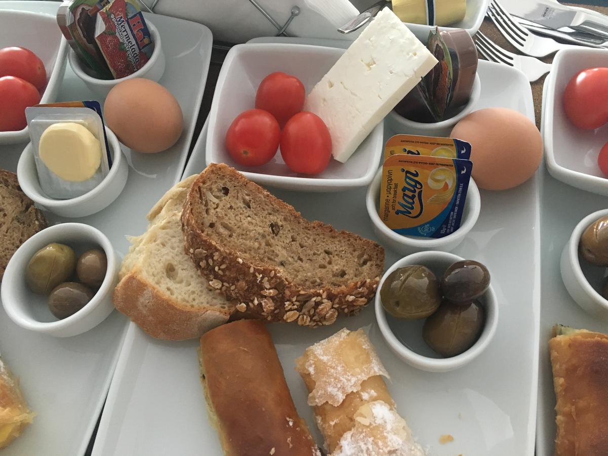 Isalos Suites Néa Péramos Esterno foto