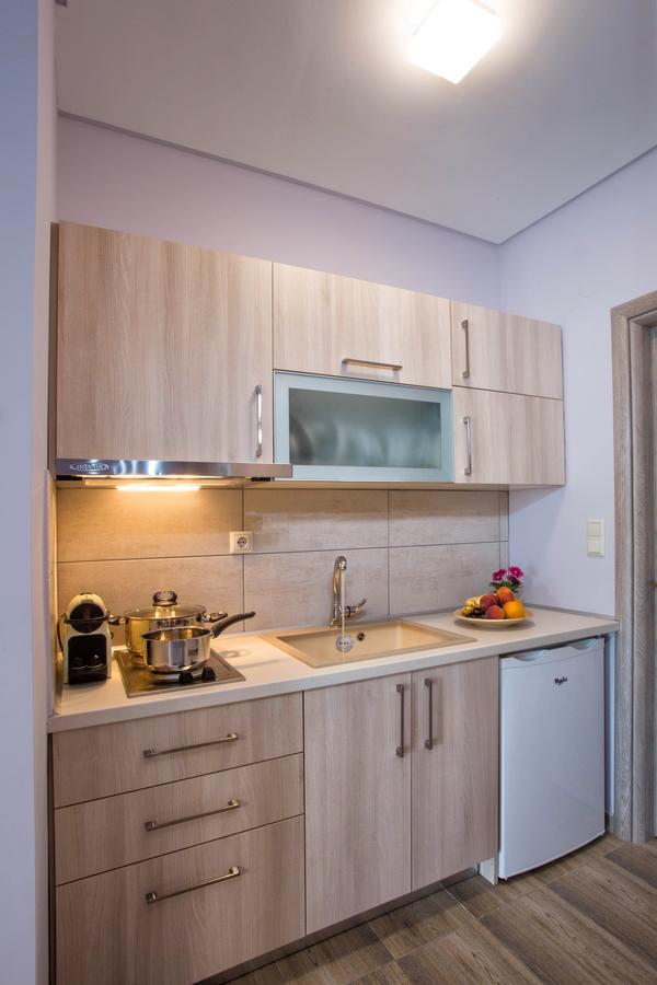Isalos Suites Néa Péramos Esterno foto