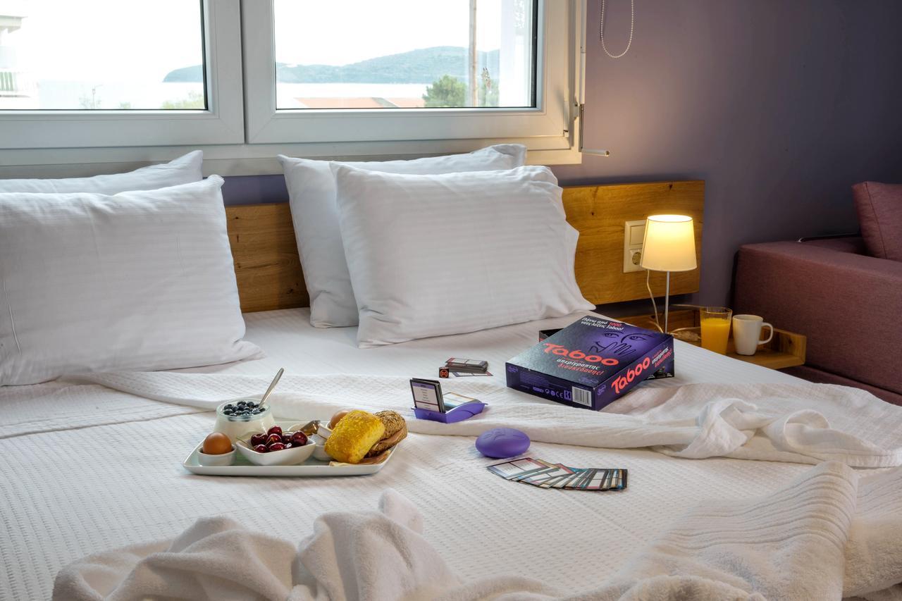 Isalos Suites Néa Péramos Esterno foto