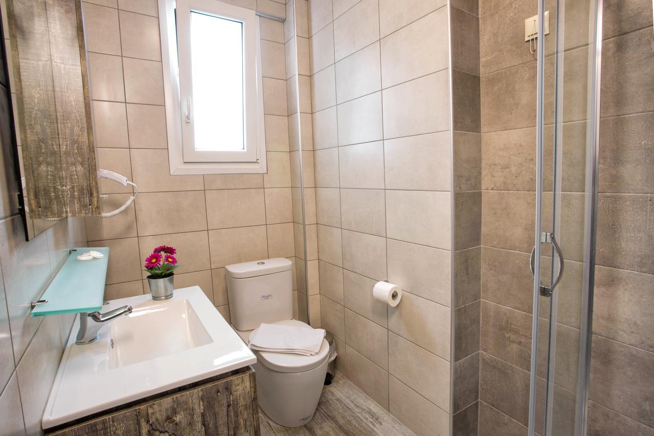 Isalos Suites Néa Péramos Esterno foto