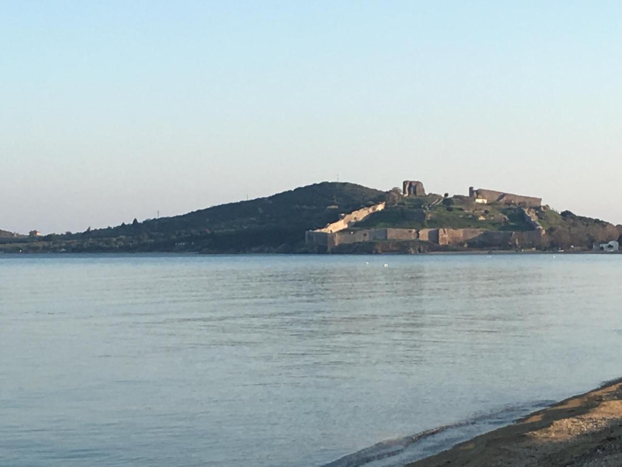 Isalos Suites Néa Péramos Esterno foto